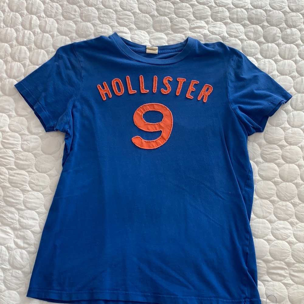 Hollister tee